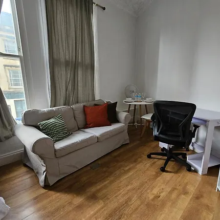 Centre - Easy Transport Links Apartman